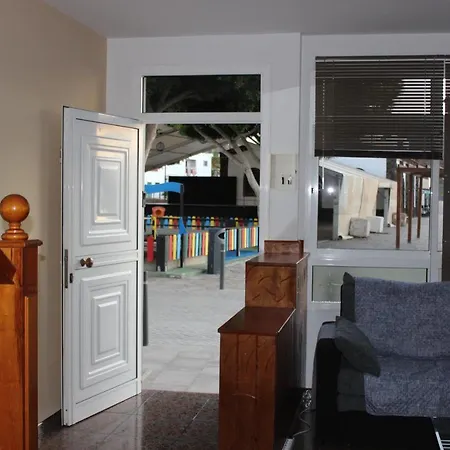 La Orilla House